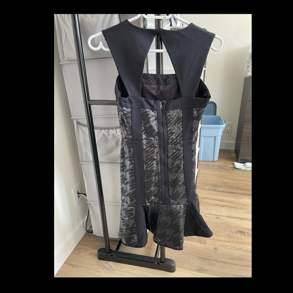 LADIES SIZE 4 BLACK DRESS - Picture 3 of 3
